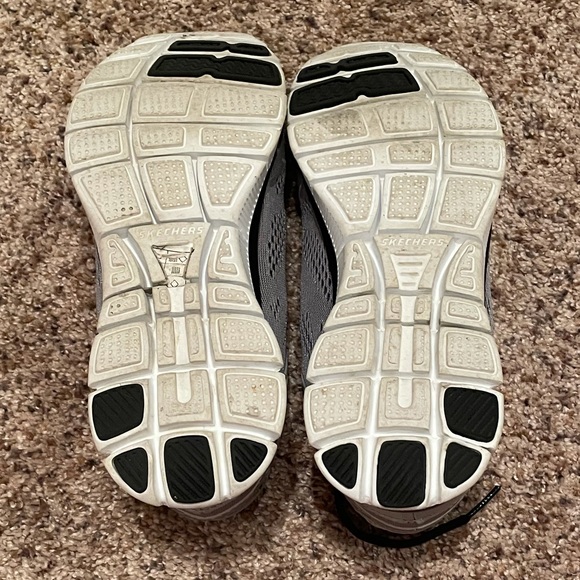 Sketchers Sneakers - Picture 5 of 6